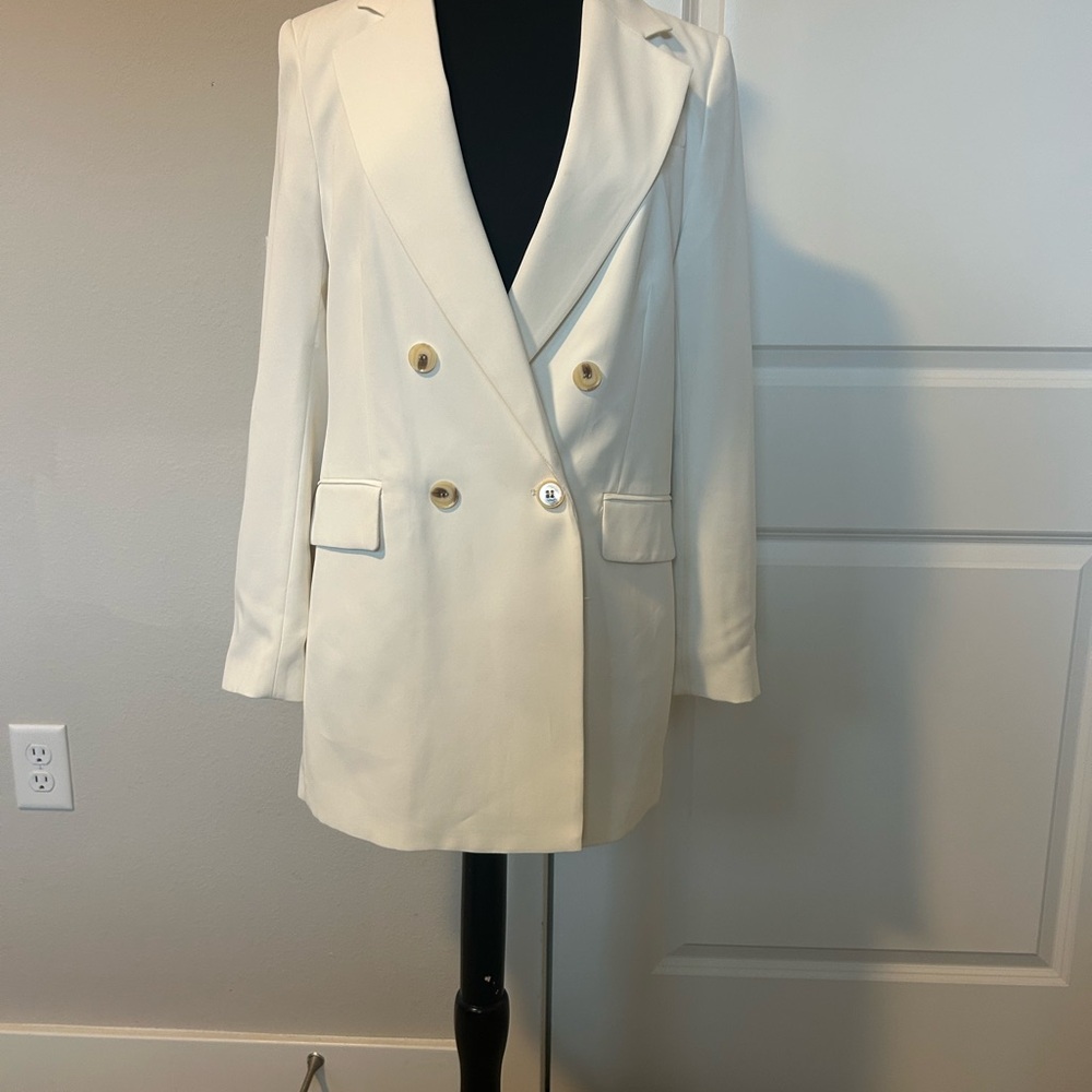 H&M Off White Blazer with Structured Shoulders and Tailored Silhouette